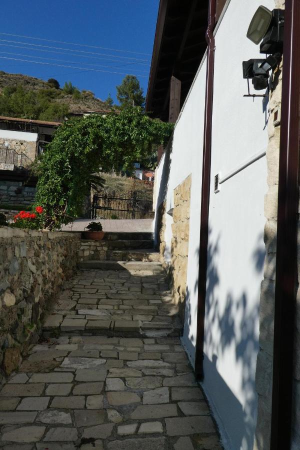 Lola'S Cottage & Garden Kalokhorio Exterior photo