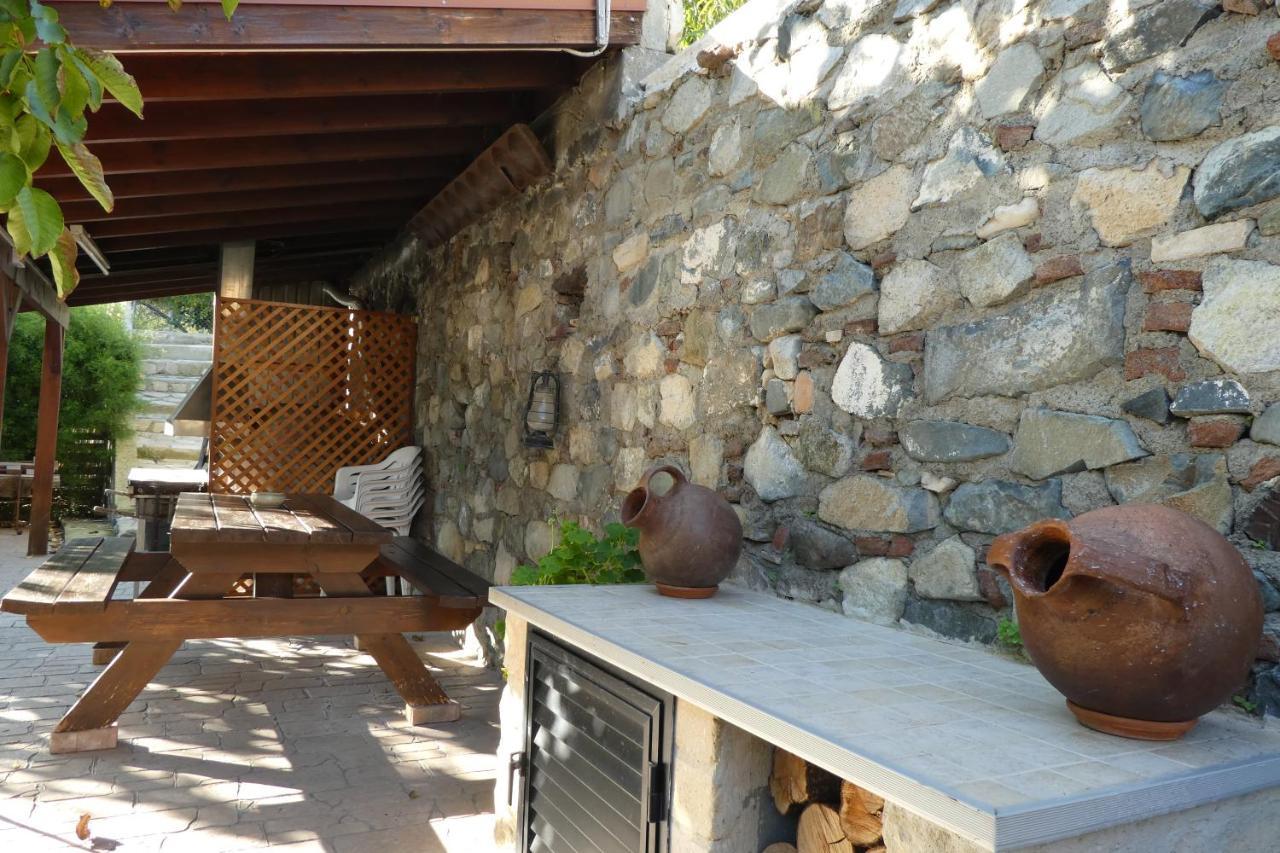 Lola'S Cottage & Garden Kalokhorio Exterior photo